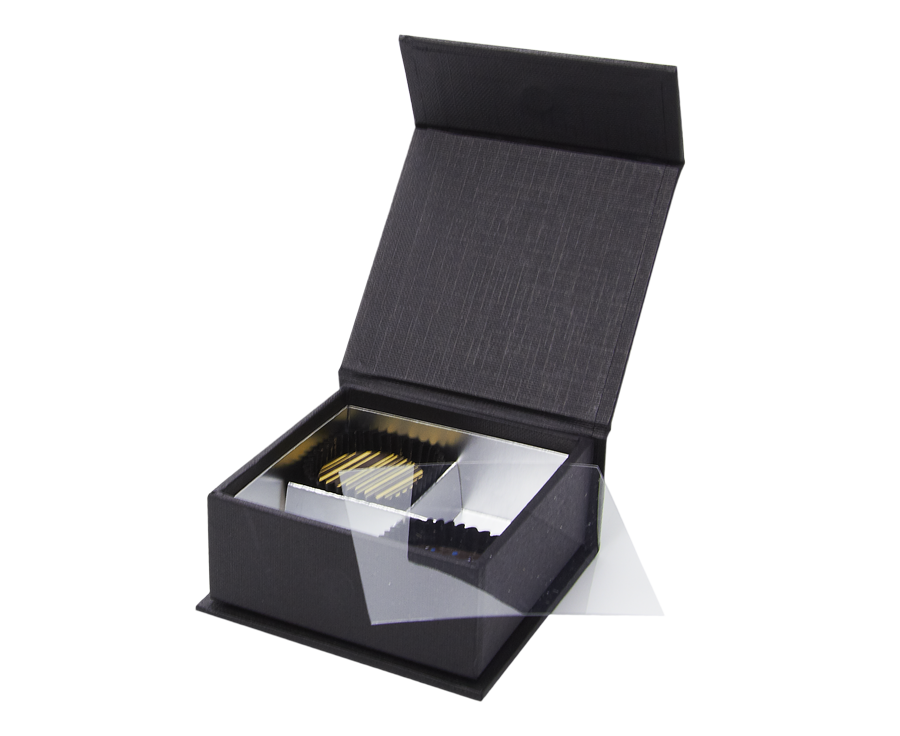 Black is black coffret à fermeture aimantée carré 4 chocolats